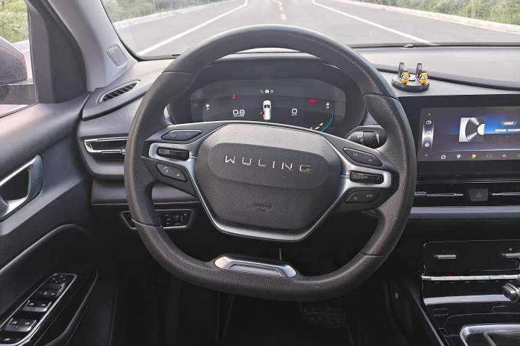 Used Wuling Victory 2020 1.5T CVT Luxury Model Interior 3