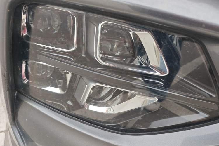 Used Wuling Victory 2020 1.5T CVT Flagship Edition Right Front Headlight
