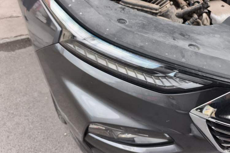 Used Wuling Victory 2020 1.5T CVT Luxury Model Right Front Headlight
