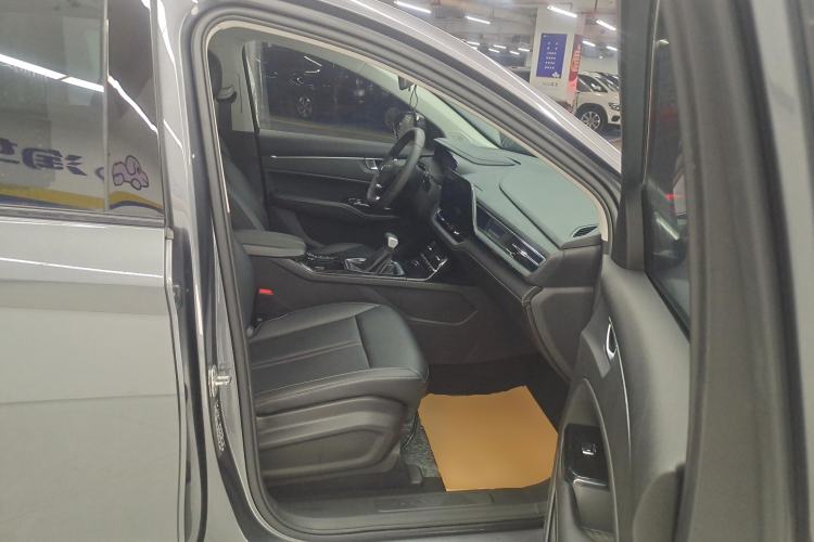 Used Wuling Victory 2020 1.5T CVT Luxury Model Right Front Seat