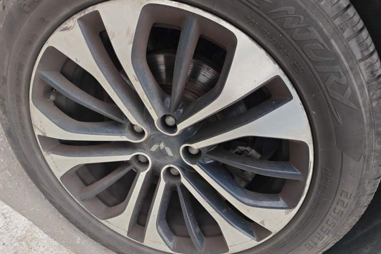 Used Wuling Victory 2020 1.5T CVT Flagship Edition Right Front Wheel Hub