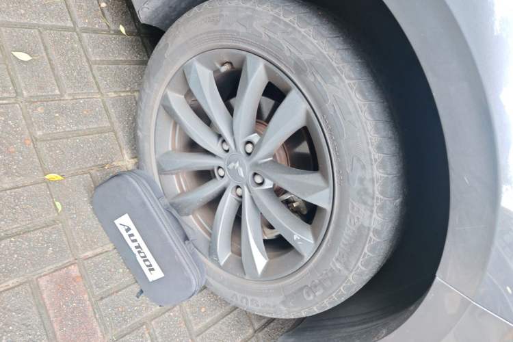 Used Wuling Victory 2020 1.5T CVT Luxury Model Right Front Wheel Hub