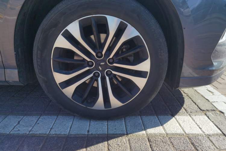 Used Wuling Victory 2020 1.5T CVT Flagship Edition Right Front Wheel Hub