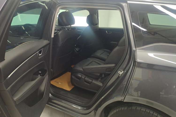 Used Wuling Victory 2020 1.5T CVT Luxury Model Right Rear Seat