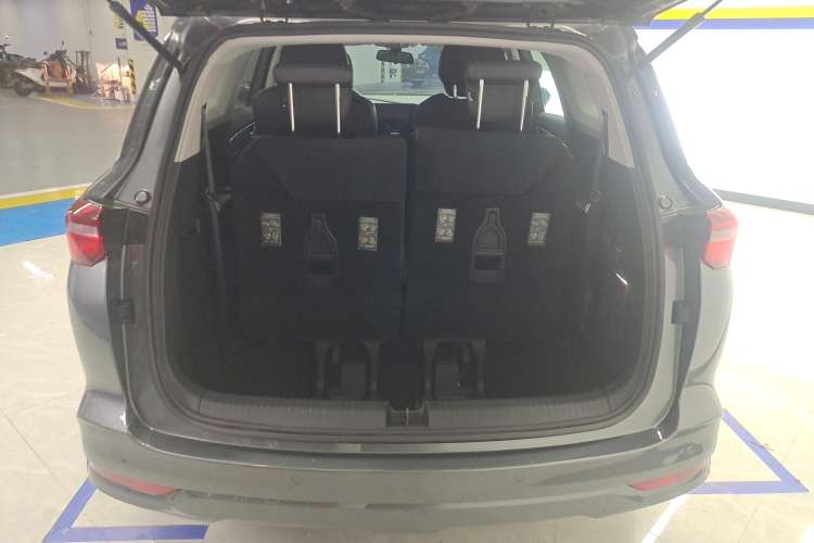 Used Wuling Victory 2020 1.5T CVT Luxury Model Trunk