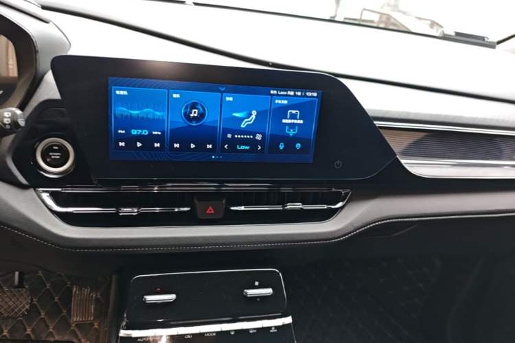 Used Wuling Victory 2020 1.5T CVT Flagship Edition Audio And AC Panel