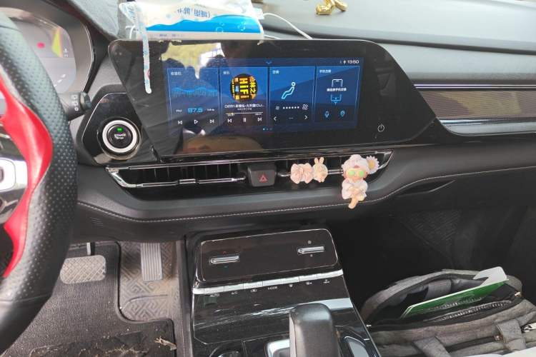Used Wuling Victory 2020 1.5T CVT Flagship Edition Audio And AC Panel