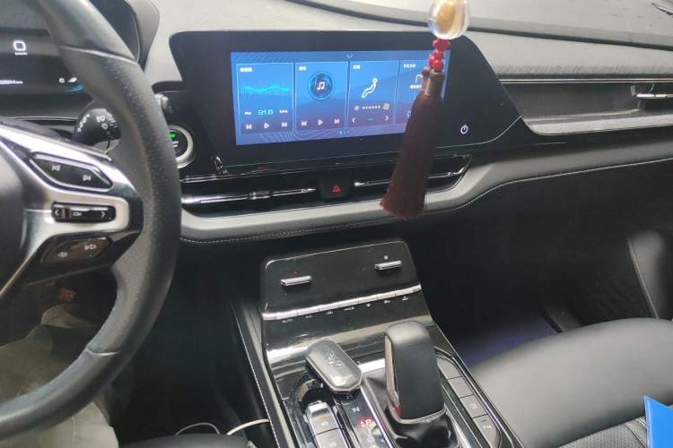 Used Wuling Victory 2020 1.5T CVT Flagship Edition Audio And AC Panel