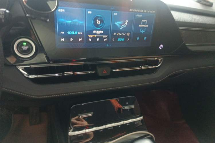 Used Wuling Victory 2020 1.5T CVT Flagship Edition Audio And AC Panel