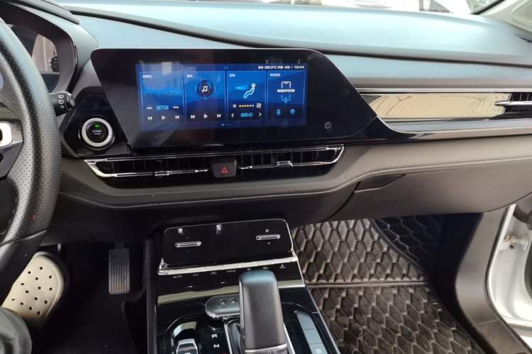 Used Wuling Victory 2020 1.5T CVT Flagship Edition Audio And AC Panel