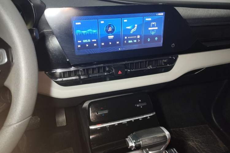 Used Wuling Victory 2020 1.5T CVT Elite Model Audio And AC Panel