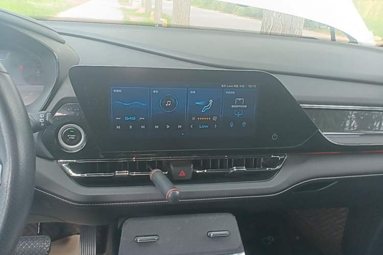 Used Wuling Victory 2020 1.5T CVT Flagship Edition Audio And AC Panel