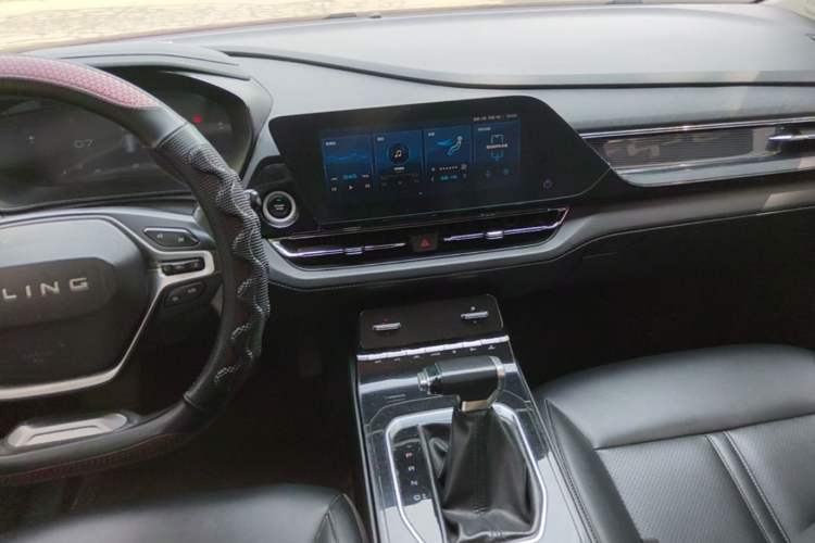 Used Wuling Victory 2020 1.5T CVT Luxury Model Audio And AC Panel