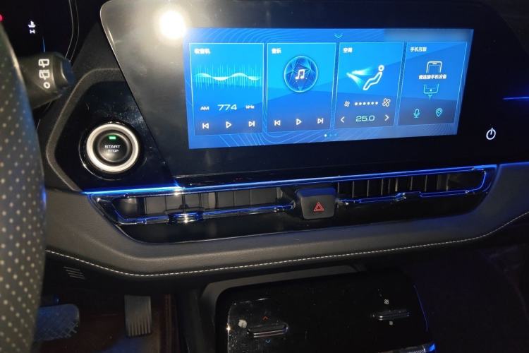 Used Wuling Victory 2020 1.5T CVT Flagship Edition Audio And AC Panel