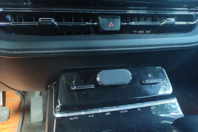 Used Wuling Victory 2020 1.5T CVT Flagship Edition Audio And AC Panel