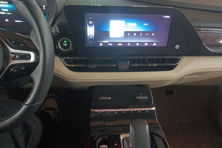 Used Wuling Victory 2020 1.5T CVT Flagship Edition Audio And AC Panel