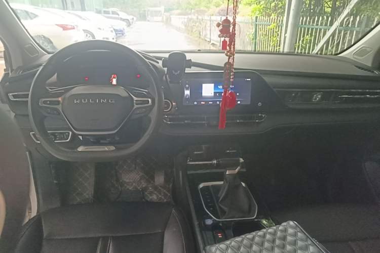 Used Wuling Victory 2020 1.5T CVT Luxury Model Center Console