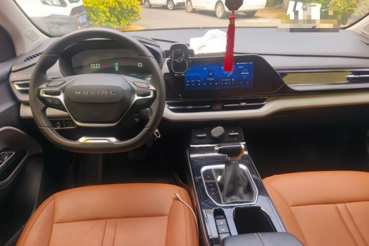 Used Wuling Victory 2020 1.5T CVT Elite Model Center Console