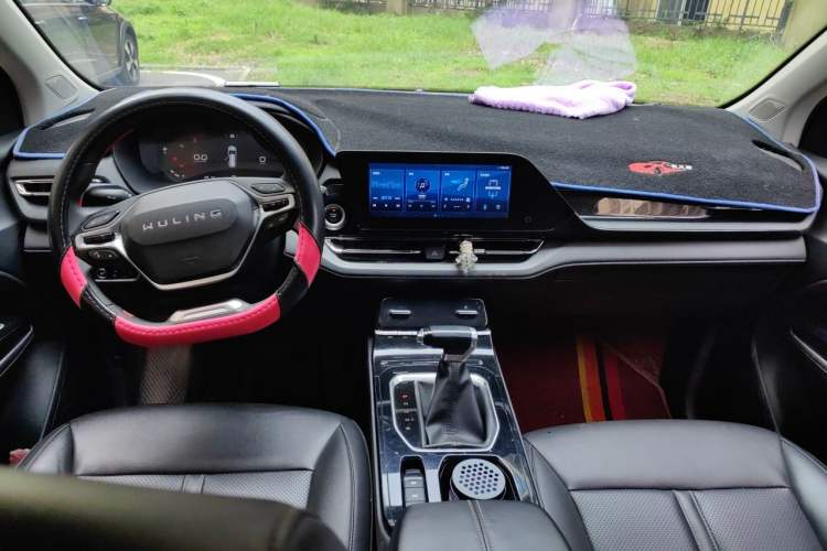 Used Wuling Victory 2020 1.5T CVT Luxury Model Center Console