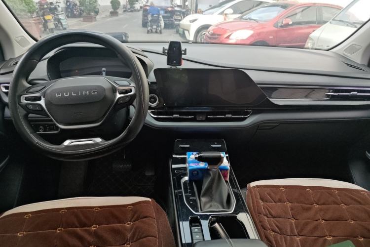 Used Wuling Victory 2020 1.5T CVT Luxury Model Center Console