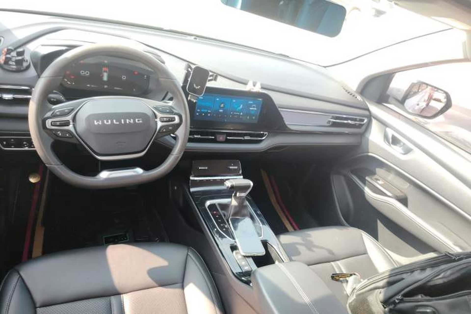Used Wuling Victory 2020 1.5T CVT Luxury Model Center Console