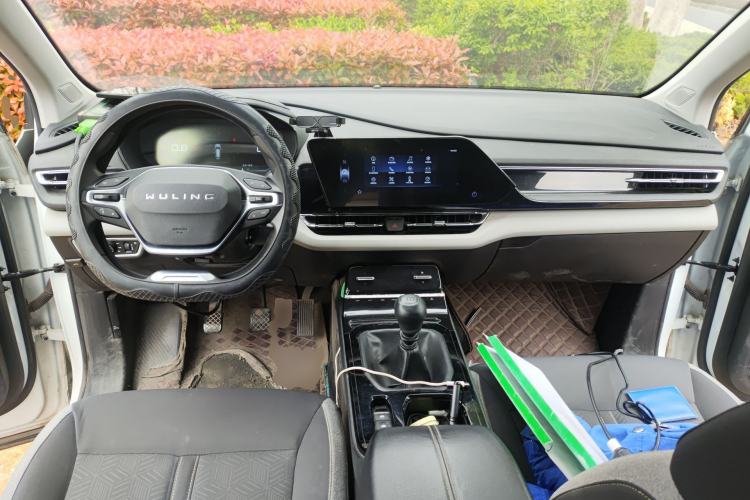 Used Wuling Victory 2020 1.5T Manual Elite Edition Center Console