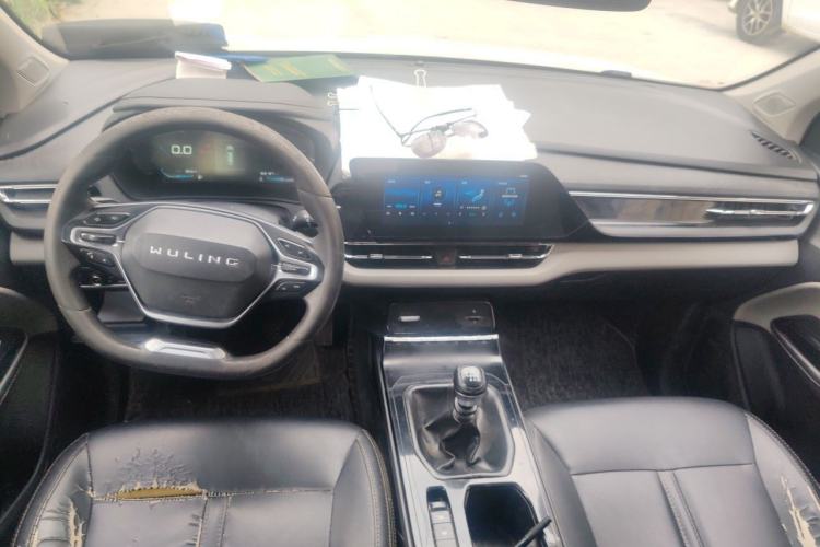 Used Wuling Victory 2020 1.5T Manual Elite Edition Center Console