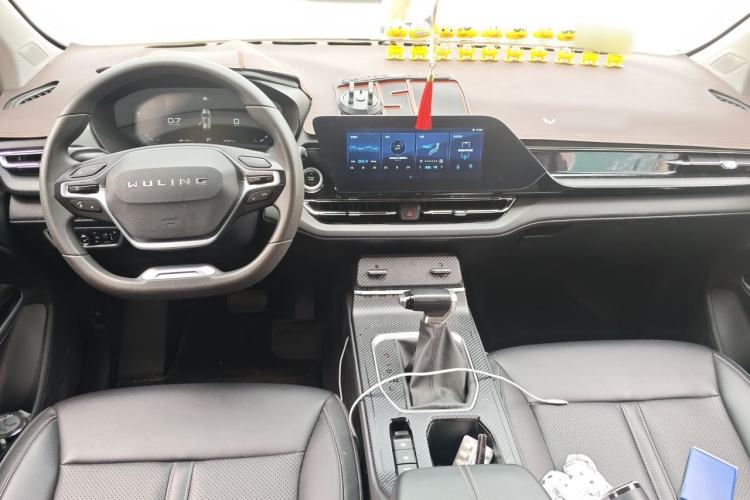 Used Wuling Victory 2020 1.5T CVT Luxury Model Center Console