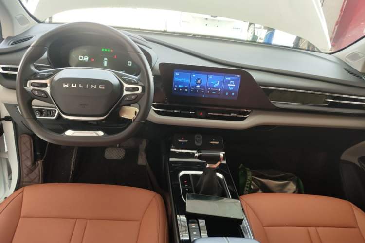 Used Wuling Victory 2020 1.5T CVT Elite Model Center Console