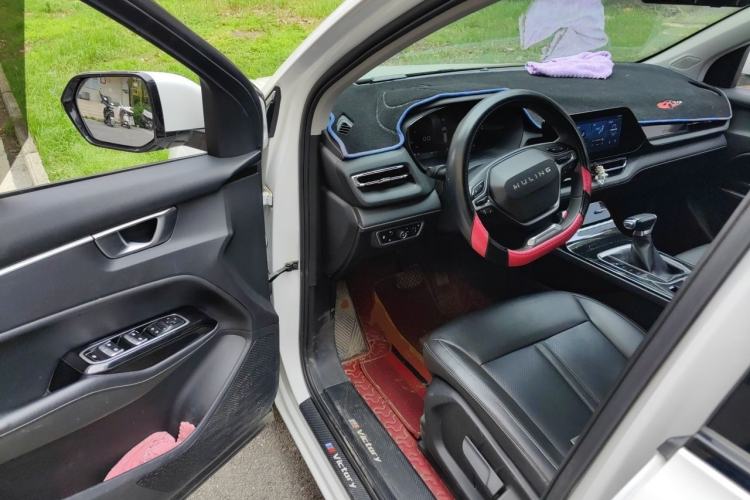 Used Wuling Victory 2020 1.5T CVT Luxury Model Driver Seat