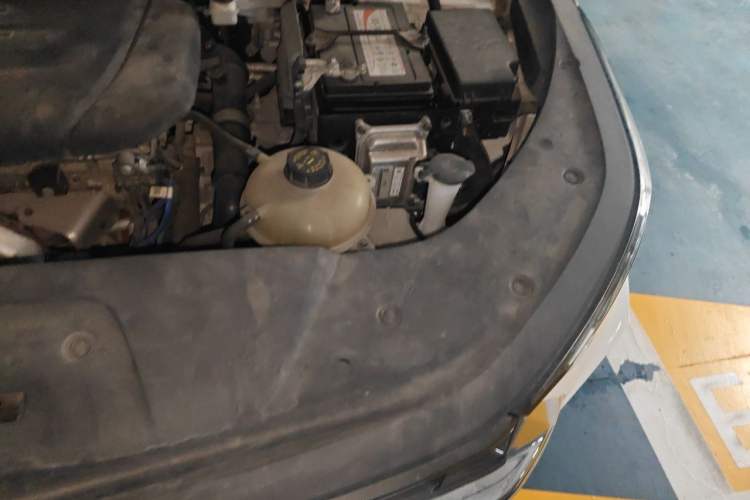 Used Wuling Victory 2020 1.5T CVT Flagship Edition Engine Bay Left