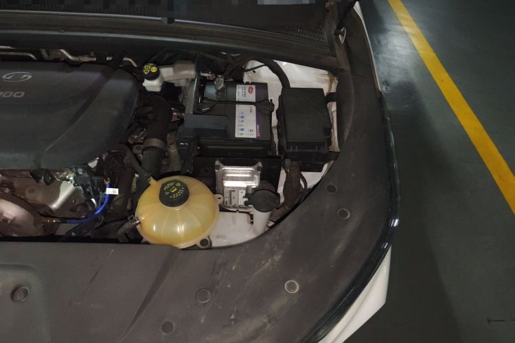 Used Wuling Victory 2020 1.5T CVT Flagship Edition Engine Bay Left