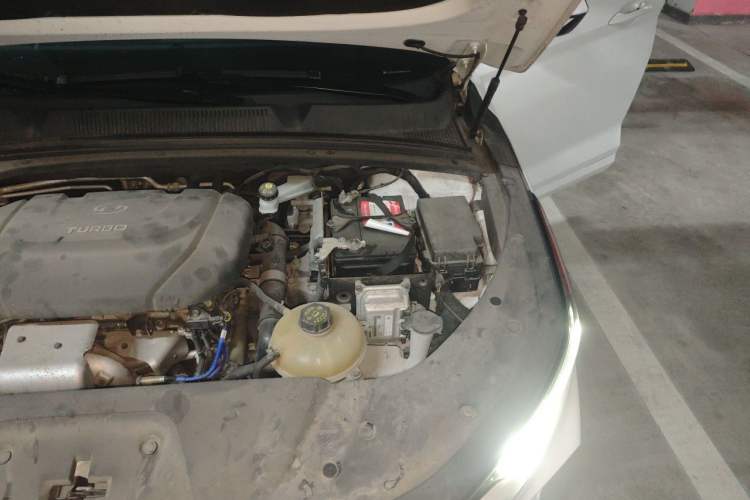 Used Wuling Victory 2020 1.5T CVT Flagship Edition Engine Bay Left