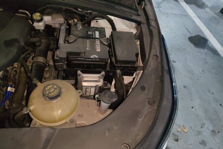 Used Wuling Victory 2020 1.5T CVT Flagship Edition Engine Bay Left