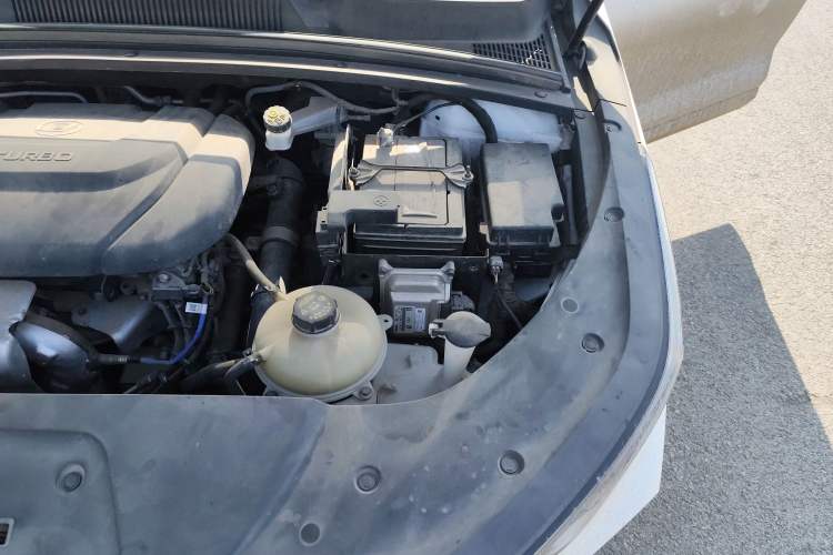 Used Wuling Victory 2020 1.5T CVT Flagship Edition Engine Bay Left