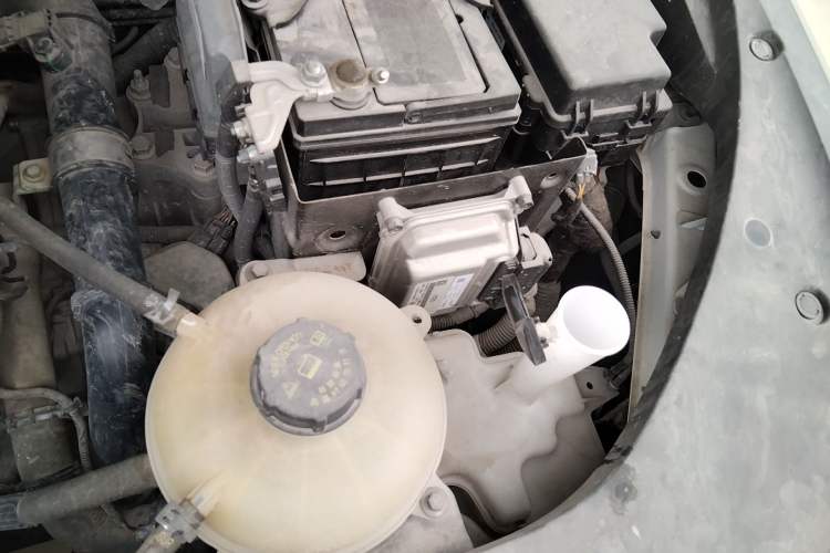 Used Wuling Victory 2020 1.5T CVT Flagship Edition Engine Bay Left