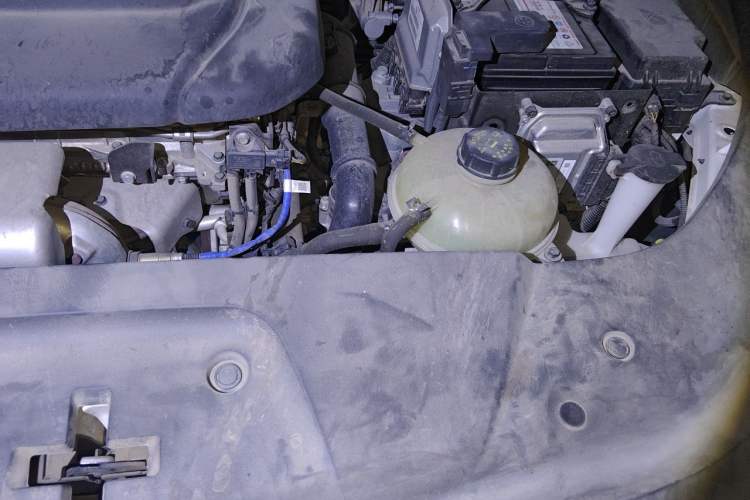 Used Wuling Victory 2020 1.5T CVT Flagship Edition Engine Bay Left