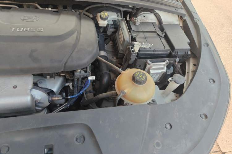 Used Wuling Victory 2020 1.5T CVT Elite Model Engine Bay Left