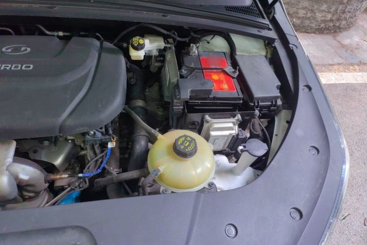 Used Wuling Victory 2020 1.5T CVT Flagship Edition Engine Bay Left