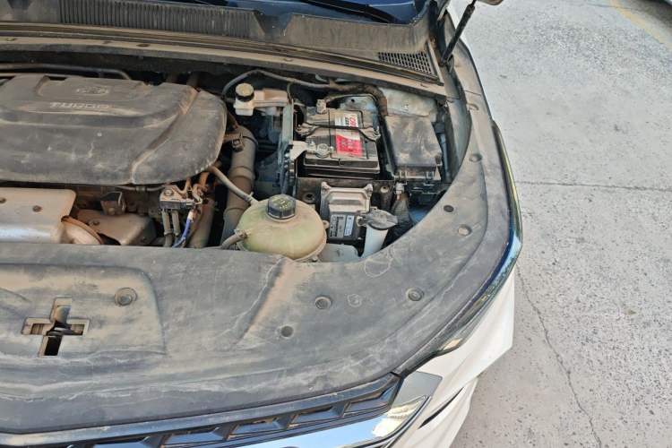 Used Wuling Victory 2020 1.5T CVT Flagship Edition Engine Bay Left