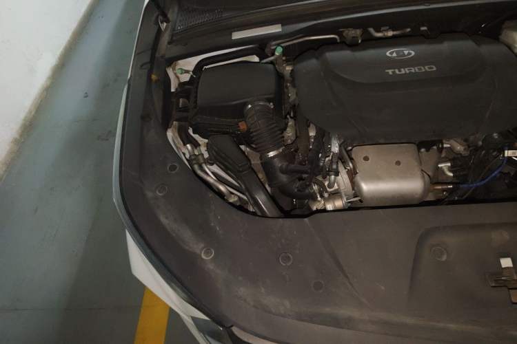 Used Wuling Victory 2020 1.5T CVT Flagship Edition Engine Bay Right