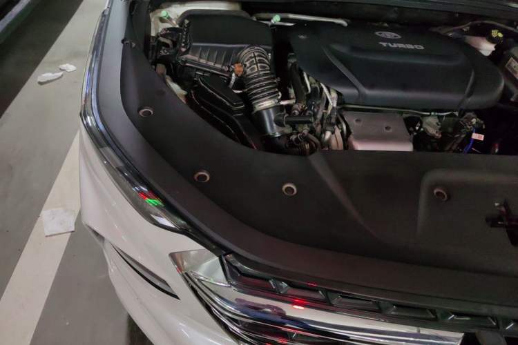 Used Wuling Victory 2020 1.5T CVT Flagship Edition Engine Bay Right