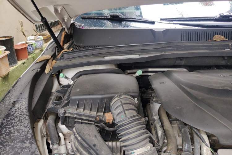 Used Wuling Victory 2020 1.5T CVT Flagship Edition Engine Bay Right