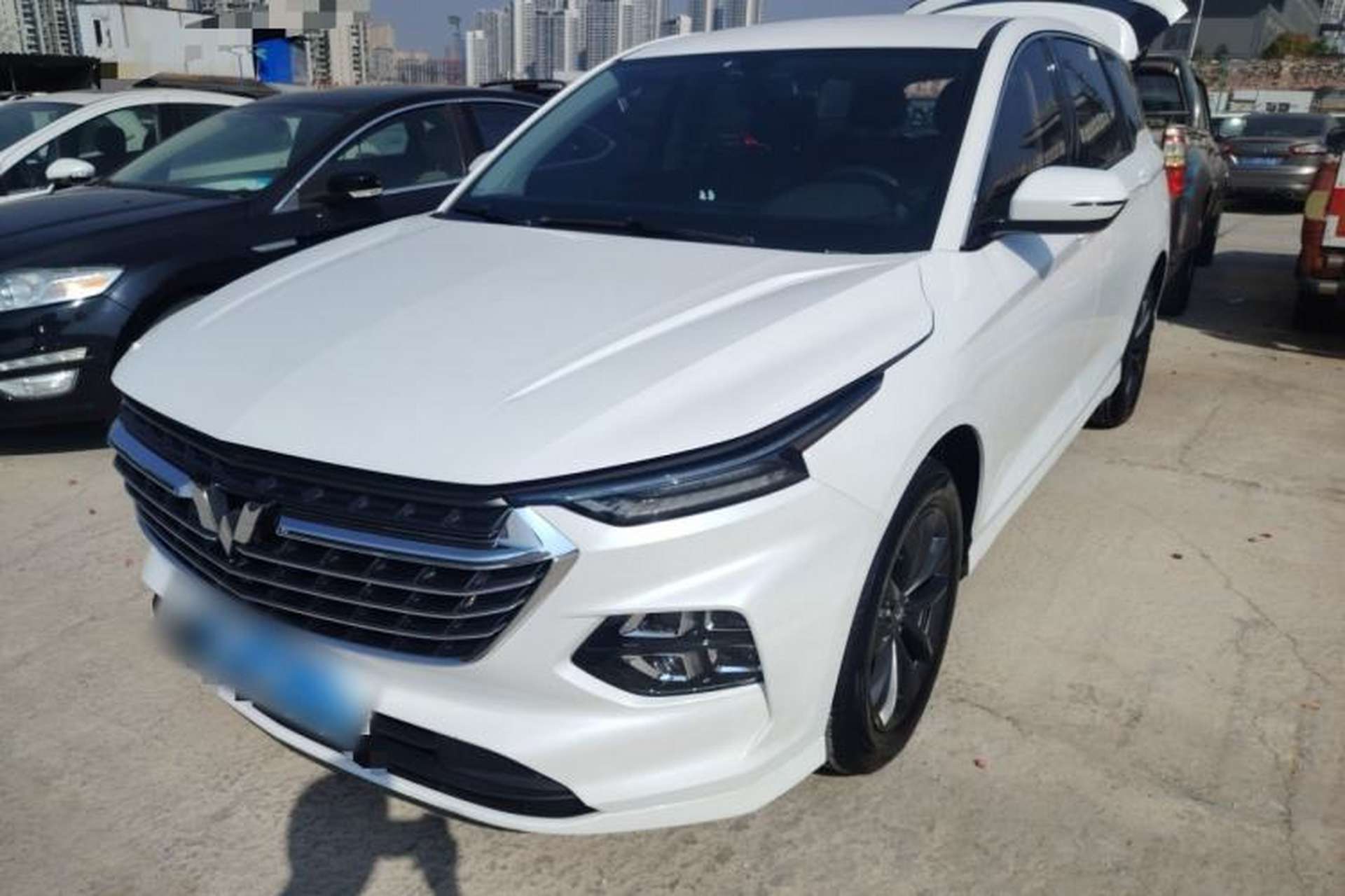 Used Wuling Victory 2020 1.5T CVT Luxury Model Front Left 45 Deg