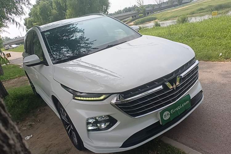 Used Wuling Victory 2020 1.5T CVT Flagship Edition Front Right 45 Deg