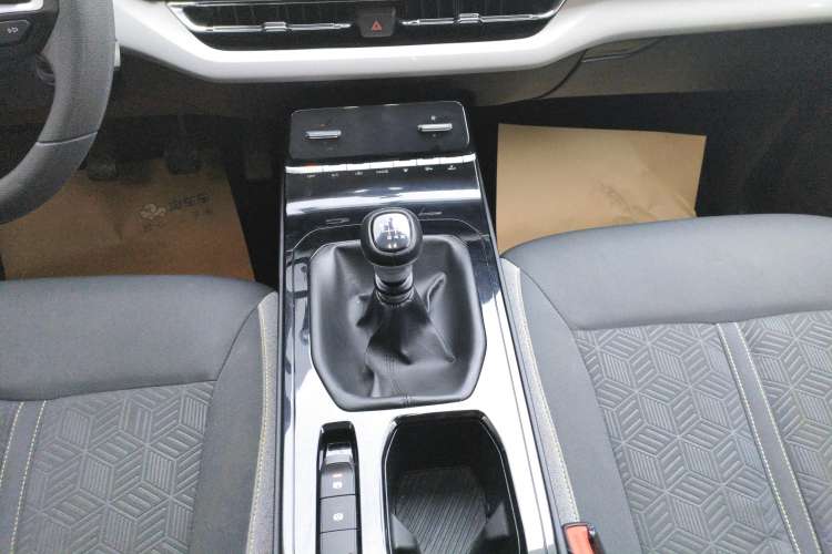 Used Wuling Victory 2020 1.5T Manual Elite Edition Gear Lever