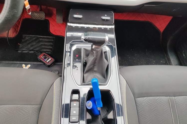 Used Wuling Victory 2020 1.5T CVT Elite Model Gear Lever