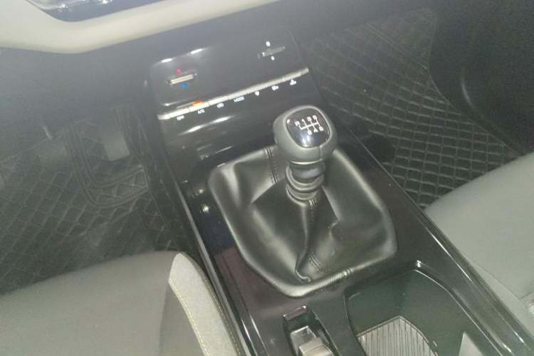 Used Wuling Victory 2020 1.5T Manual Elite Edition Gear Lever