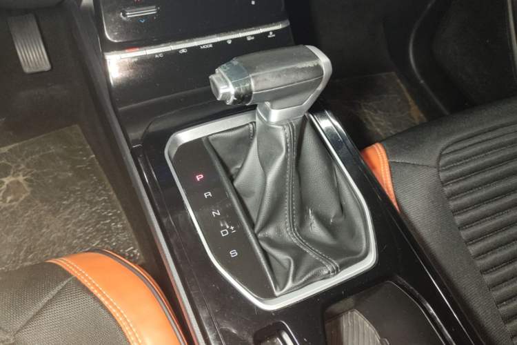 Used Wuling Victory 2020 1.5T CVT Elite Model Gear Lever