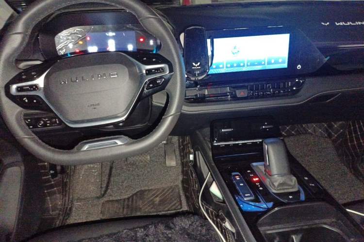 Used Wuling Victory 2020 1.5T CVT Flagship Edition Interior 2